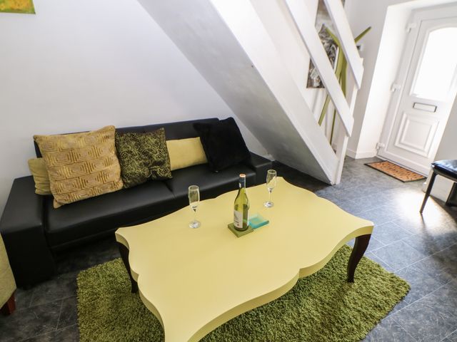 Hollie Cottage - 6796 - photo 2