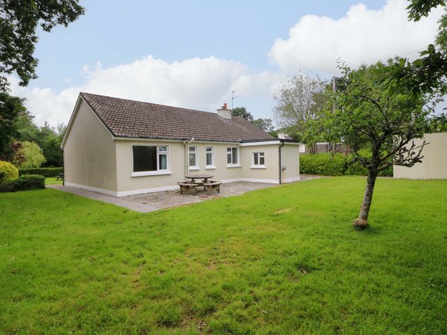 A house with a patio and table in the garden at Rowantree in Beaufort, County Kerry