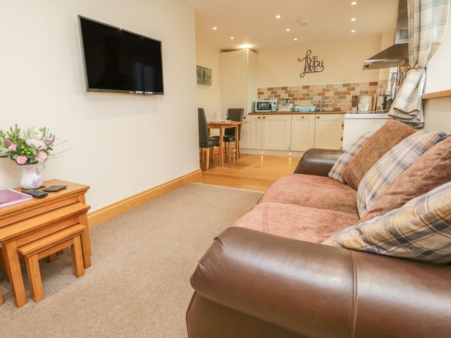 Snowdrop Cottage - 916663 - photo 2