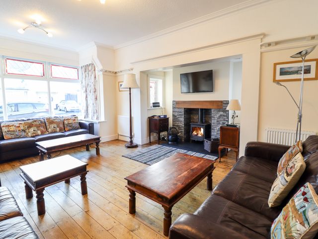 Meadway House - 917397 - photo 3