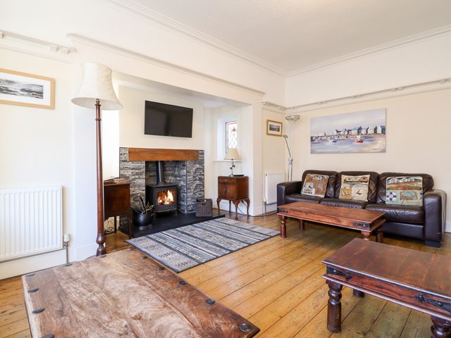 Meadway House - 917397 - photo 4