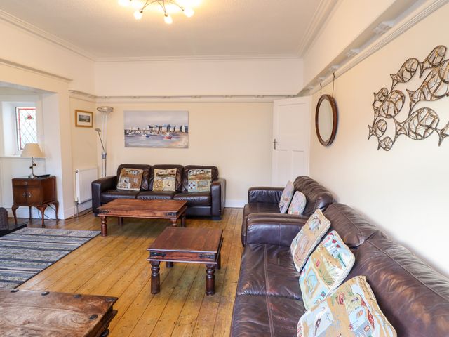 Meadway House - 917397 - photo 5