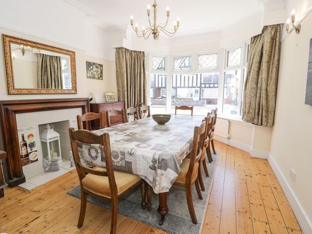 Meadway House - 917397 - photo 5
