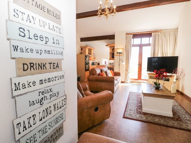 Topiary Cottage - 924892 - photo 3