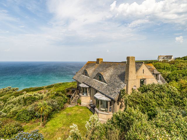A house overlooking the ocean with a garden at Cragford in Sennen Cove
