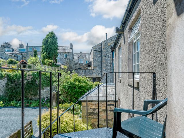 Mill Brow Apartment - 939706 - photo 2