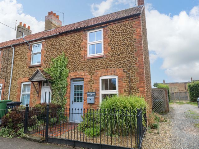 A house with a garden at Fern Cottage in Heacham