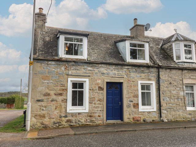 A house with a blue door and windows at Alt na Voir in Tomintoul
