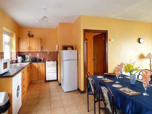 Rossbeigh Beach Cottage No 6 - 950536 - photo 5