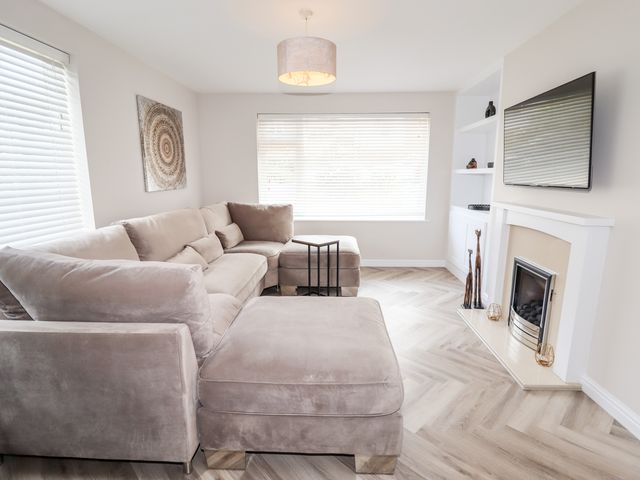 4 Bodnant Road - 952563 - photo 3