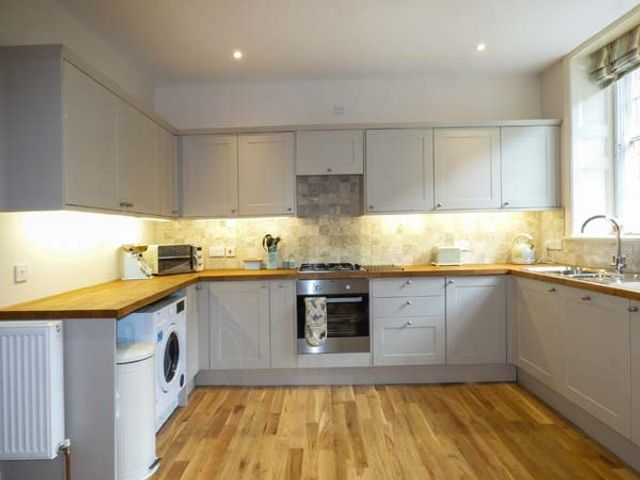 East Wing - 953487 - photo 4
