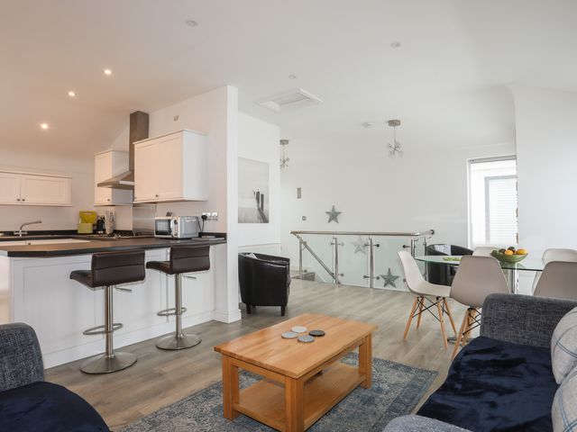 3 Marina View - 953912 - photo 4