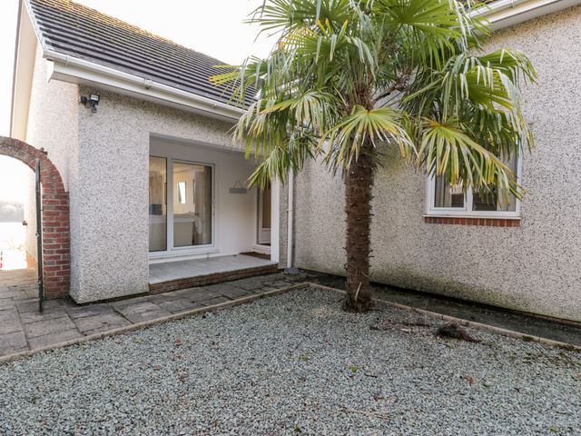11 Glyn Garth Mews - 956872 - photo 2