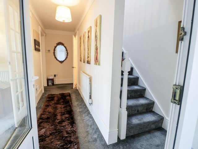 11 Glyn Garth Mews - 956872 - photo 3