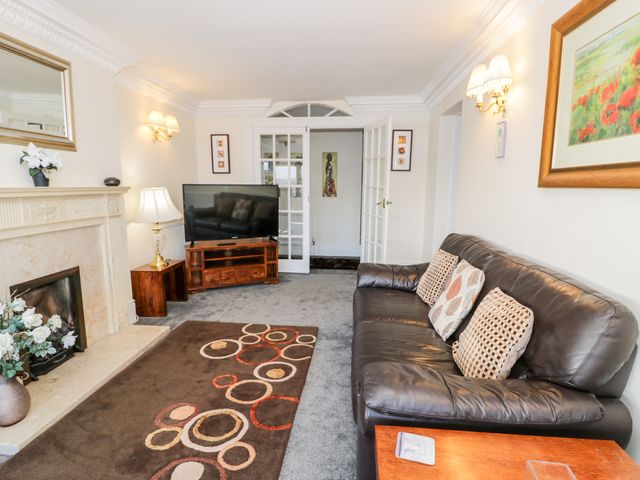 11 Glyn Garth Mews - 956872 - photo 4