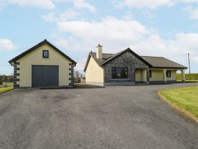 A house with a garage and driveway at Castle View, Oughterard, County Galway