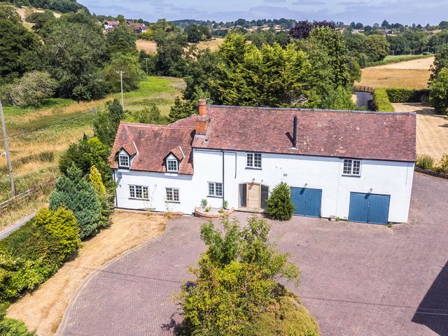 A house with a garage and driveway at Lower Tundridge Cottage Suckley near Malvern