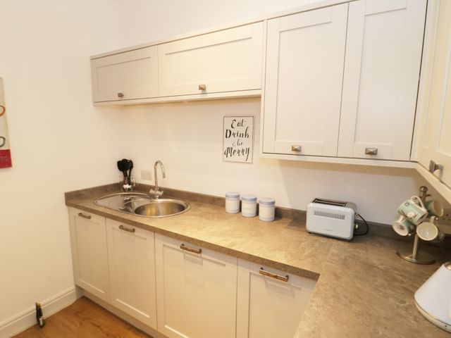 The Hen House - 968779 - photo 3