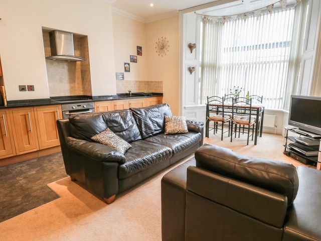 Flat 4 - 971942 - photo 2