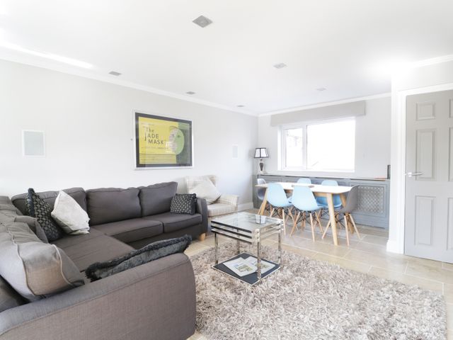 Upper Oaks - 972642 - photo 2