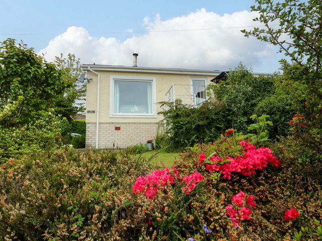 A house with a garden at Sea View in Benllech