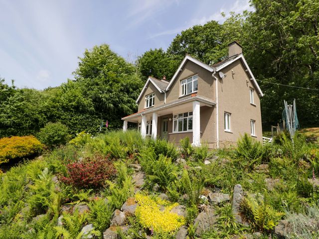 A house with a garden and plants at Coedfryn in Betws-y-Coed