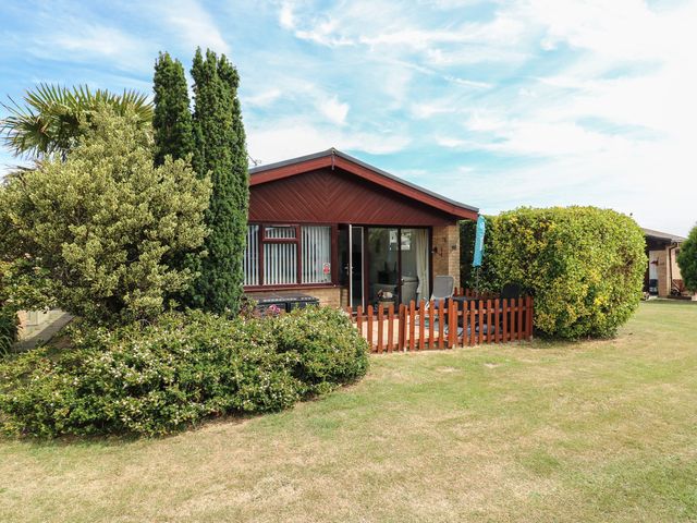 A house with a garden and fence at 38 St Margarets in St Margaret's At Cliffe