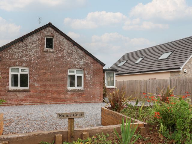 An exterior view of a house with a garden at Sunny Croft in Broadmayne near Dorchester