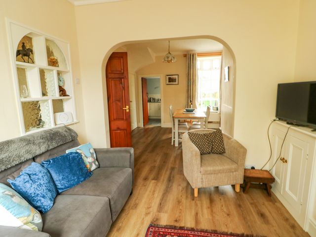 1 Castle Row - 978123 - photo 4