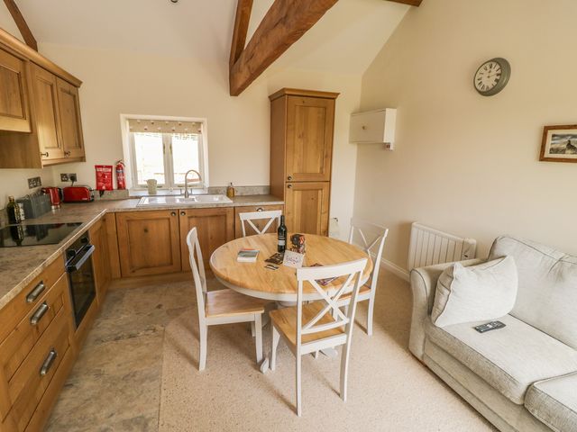 Lake Farm Cottage - 983716 - photo 4
