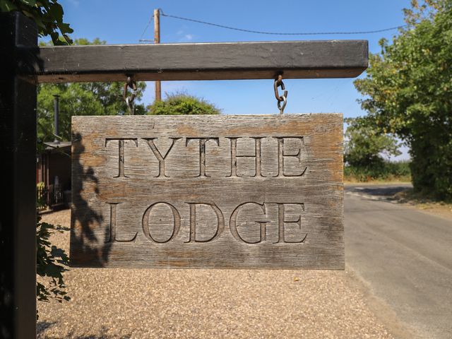 Tythe Lodge – Hot Tub Retreat in Rural Lincolnshire | Family-Friendly Lodge Near Heckington - 985887 - photo 3