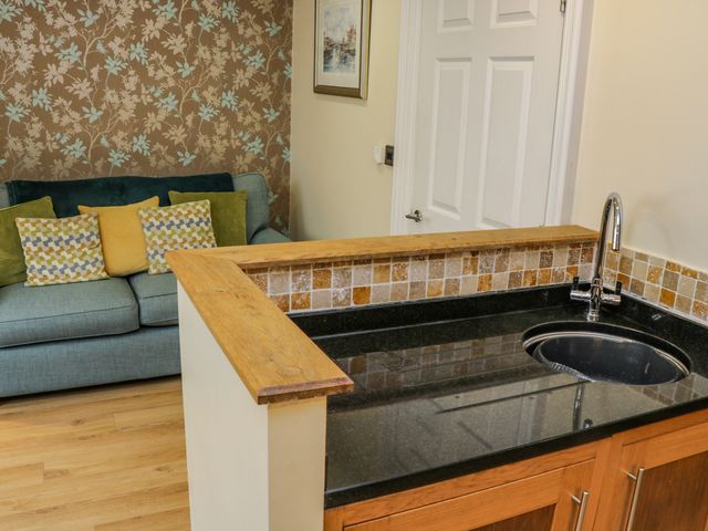 Apartment 6 - 9865 - photo 2