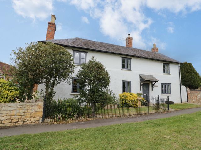 A house with trees and garden at Elmhurst Cottage in Lower Quinton