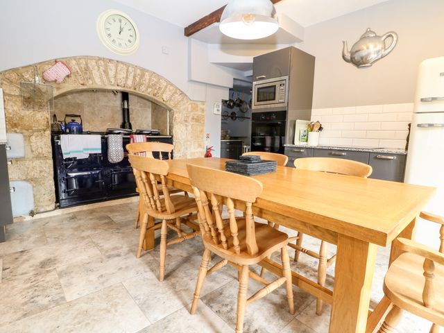 South Hill Farmhouse - 988753 - photo 4