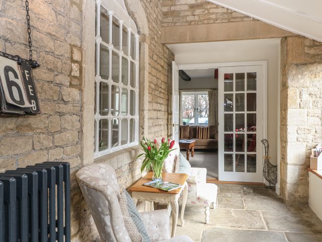South Hill Farmhouse - 988753 - photo 2