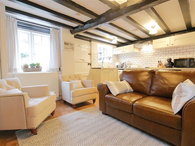 One Masons Court - 988770 - photo 5