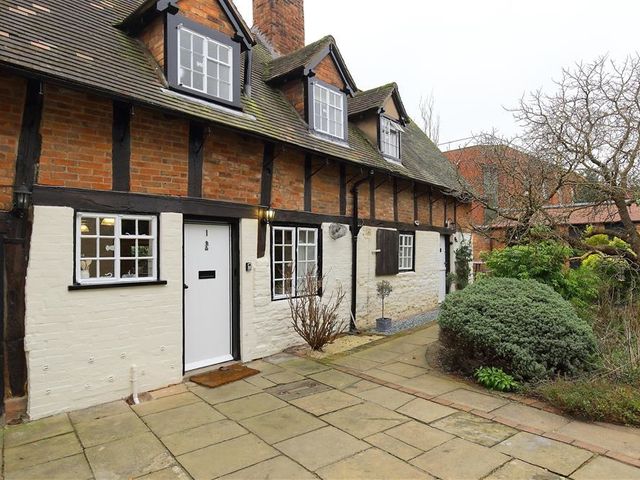 One Masons Court - 988770 - photo 2