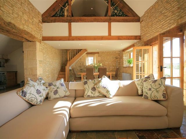 Calcot Peak Barn - 988803 - photo 3