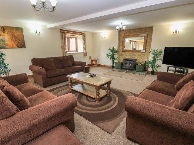 Tithe Barn, Lyneham - 988828 - photo 2