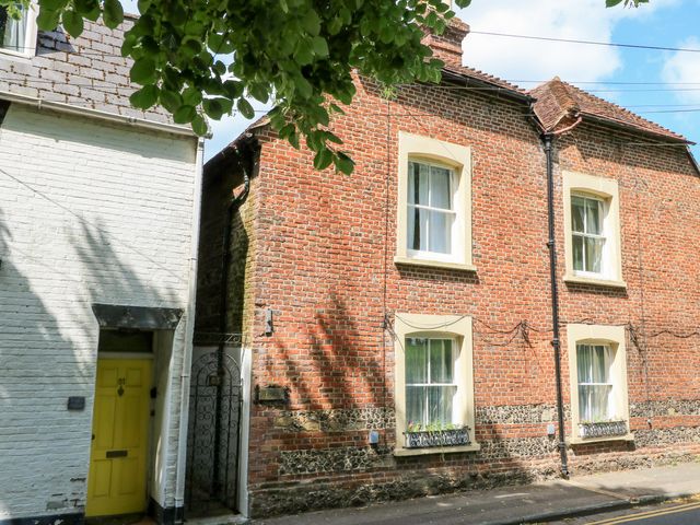 A house with a yellow door and windows at Rojoy in Salisbury
