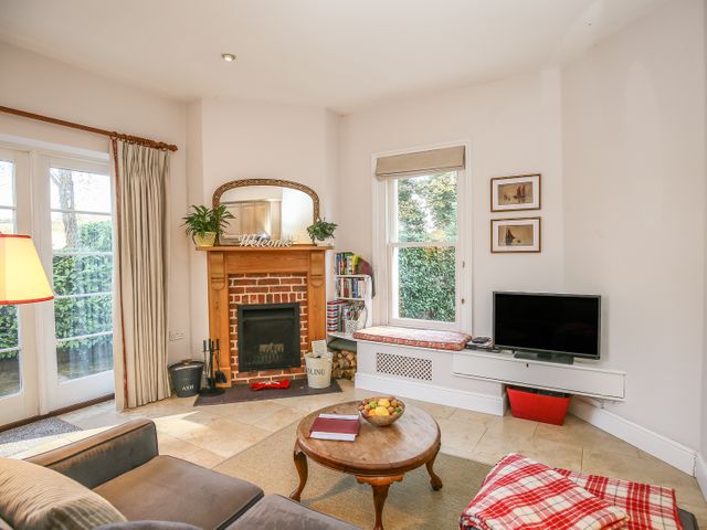 East Lodge - 988986 - photo 3