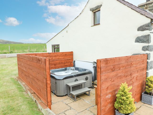 Ty Bach Ysgo - 989423 - photo 3