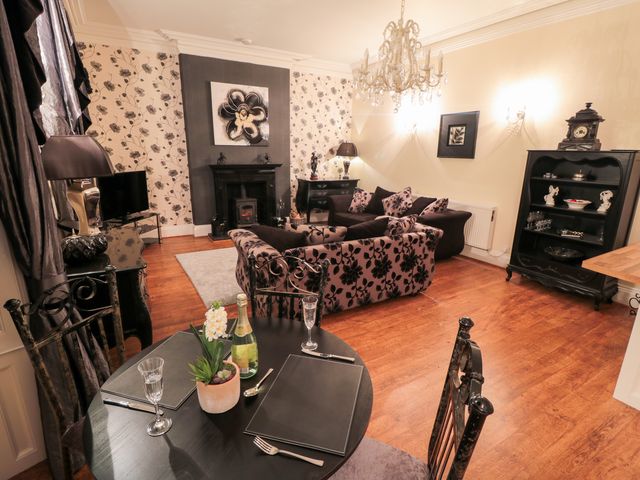 Sneaton Hall Apartment 4 - 991604 - photo 5
