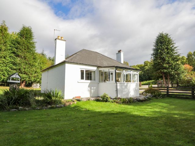 A house with a garden at St. Aethans in Bonar Bridge