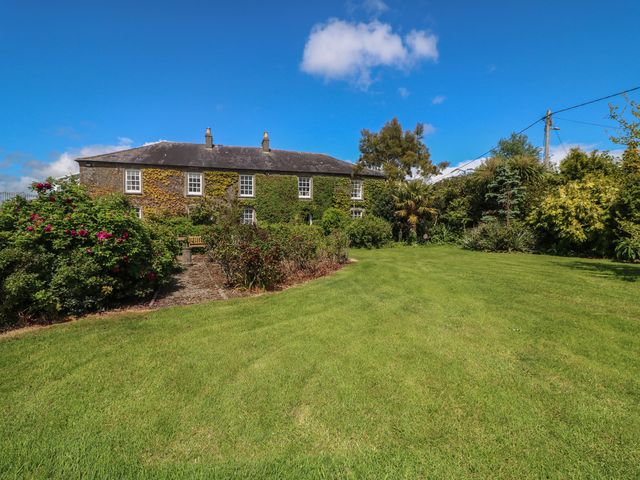 A house with garden and bench at Cairbre House Dungarvan, County Waterford