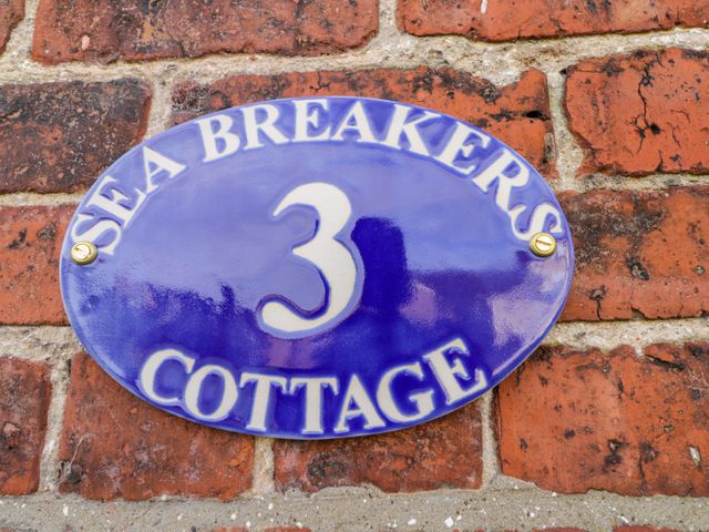 Sea Breakers Cottage - 993621 - photo 3