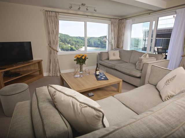 2 Hamstone Court - 994937 - photo 4