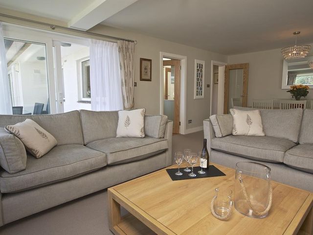 2 Hamstone Court - 994937 - photo 5