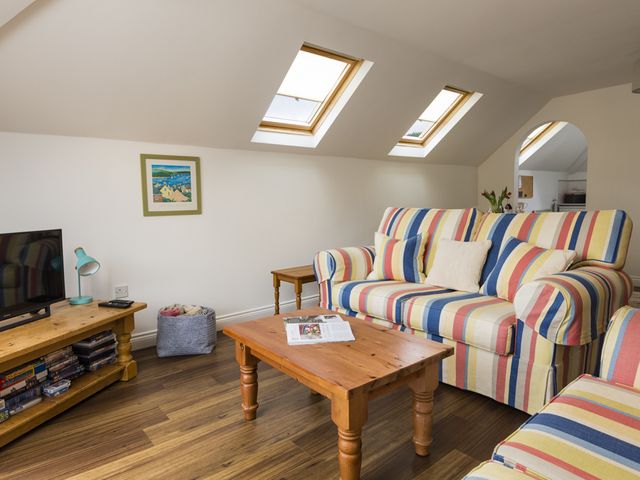 5 Chichester Court - 995097 - photo 4
