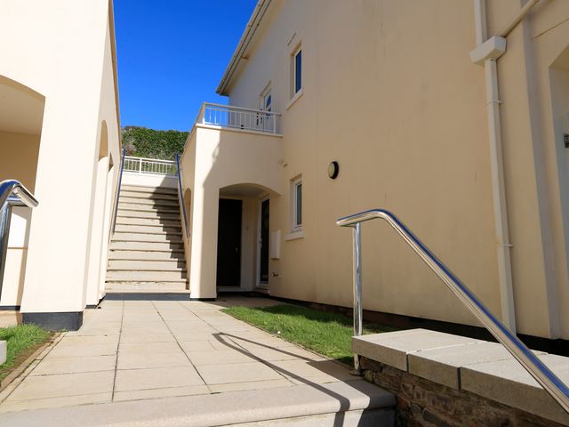 6 Chichester Court - 995123 - photo 2